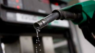 Petrol Price Goes Beyond Rs 100 in Patna, Bhopal: Check Latest Fuel Price in Your City Today